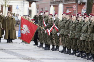 24.04.2017 Kielce. Marsz Katyński rozpoczął obchody Tygodnia Katyńskiego. / Jarosław Kubalski / Radio Kielce