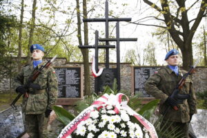 24.04.2017 Kielce. Marsz Katyński rozpoczął obchody Tygodnia Katyńskiego. / Jarosław Kubalski / Radio Kielce