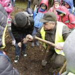 26.04.2017 Kielce. Sadzenie drzewek na Gruchawce. / Jarosław Kubalski / Radio Kielce