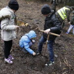 26.04.2017 Kielce. Sadzenie drzewek na Gruchawce. / Jarosław Kubalski / Radio Kielce