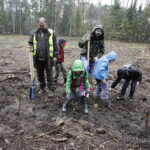 26.04.2017 Kielce. Sadzenie drzewek na Gruchawce. / Jarosław Kubalski / Radio Kielce