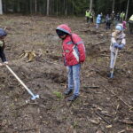 26.04.2017 Kielce. Sadzenie drzewek na Gruchawce. / Jarosław Kubalski / Radio Kielce