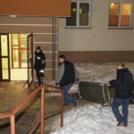 31.01.2017 Kielce. Policja wyjaśnia okoliczności tragedii, do jakiej doszło dziś w jednym z mieszkań w bloku przy ulicy Daszyńskiego / Jarosław Kubalski / Radio Kielce