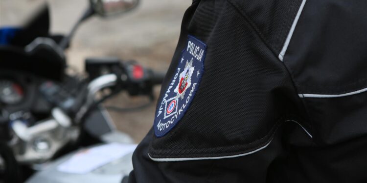Policja, radiowóz, motocykl policyjny, Formacja Motocyklowa / Robert Felczak / Radio Kielce