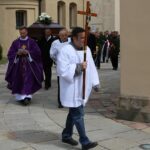 Bazylika Katedralna w Kielcach. Pogrzeb Jana Wilczyńskiego, prezesa Miejskiego Przedsiębiorstwa Energetyki Cieplnej w Kielcach / Robert Felczak / Radio Kielce