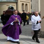 Bazylika Katedralna w Kielcach. Pogrzeb Jana Wilczyńskiego, prezesa Miejskiego Przedsiębiorstwa Energetyki Cieplnej w Kielcach / Robert Felczak / Radio Kielce