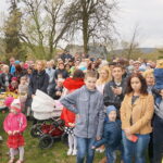 15.04.2017 Ciekoty. Poświęcenie pokarmów przed Centrum Edukacyjnym „Szklany Dom”. / Magdalena Nowak / Radio Kielce