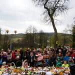 15.04.2017 Ciekoty. Poświęcenie pokarmów przed Centrum Edukacyjnym „Szklany Dom”. / Magdalena Nowak / Radio Kielce