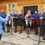 15.04.2017 Ciekoty. Poświęcenie pokarmów przed Centrum Edukacyjnym „Szklany Dom”. / Magdalena Nowak / Radio Kielce