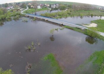 29.04.2017 Sobków. Wezbrana rzeka Nida. / Jarosław Kubalski / Radio Kielce