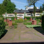 Jędrzejów. Ogród Czasu w muzeum im. Przypkowskich (17 maja 2017 r.) / Ewa Pociejowska - Gawęda / Radio Kielce