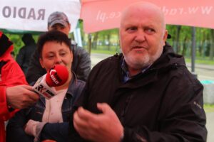 Busko-Zdrój. Protest kupców przeciwko planom władz miasta, które chcą przenieść pasaż handlowy / Grzegorz Jamka / Radio Kielce