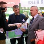 Busko-Zdrój. Protest kupców przeciwko planom władz miasta, które chcą przenieść pasaż handlowy / Grzegorz Jamka / Radio Kielce