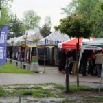 Busko-Zdrój. Protest kupców przeciwko planom władz miasta, które chcą przenieść pasaż handlowy / Grzegorz Jamka / Radio Kielce