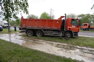 Kielce. Awaria wodociągu przy ulicy Zagnańskiej (24 maja 2017 r.) / Jarosław Kubalski / Radio Kielce