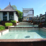 Jędrzejów. Ogród Czasu w muzeum im. Przypkowskich (17 maja 2017 r.) / Ewa Pociejowska - Gawęda / Radio Kielce