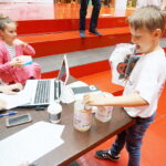 07.05.2017 Kielce. Licytacja charytatywna dla chorej Gabrysi Kowalskiej. / Katarzyna Prędotka / Radio Kielce