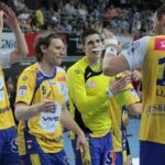 Piłkarze ręczni Vive Tauron Kielce świętują zdobycie Pucharu Polski / Krzysztof Bujnowicz / Radio Kielce