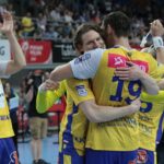 Piłkarze ręczni Vive Tauron Kielce świętują zdobycie Pucharu Polski / Krzysztof Bujnowicz / Radio Kielce