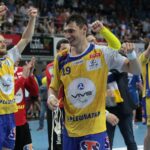 Piłkarze ręczni Vive Tauron Kielce świętują zdobycie Pucharu Polski / Krzysztof Bujnowicz / Radio Kielce