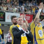 Piłkarze ręczni Vive Tauron Kielce świętują zdobycie Pucharu Polski / Krzysztof Bujnowicz / Radio Kielce