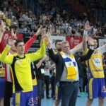 Piłkarze ręczni Vive Tauron Kielce świętują zdobycie Pucharu Polski / Krzysztof Bujnowicz / Radio Kielce
