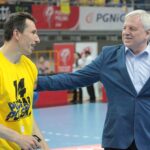 Piłkarze ręczni Vive Tauron Kielce świętują zdobycie Pucharu Polski / Krzysztof Bujnowicz / Radio Kielce