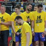 Piłkarze ręczni Vive Tauron Kielce świętują zdobycie Pucharu Polski / Krzysztof Bujnowicz / Radio Kielce