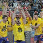 Piłkarze ręczni Vive Tauron Kielce świętują zdobycie Pucharu Polski / Krzysztof Bujnowicz / Radio Kielce