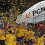 Piłkarze ręczni Vive Tauron Kielce świętują zdobycie Pucharu Polski / Krzysztof Bujnowicz / Radio Kielce