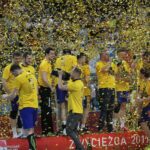 Piłkarze ręczni Vive Tauron Kielce świętują zdobycie Pucharu Polski / Krzysztof Bujnowicz / Radio Kielce