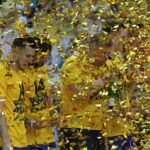 Piłkarze ręczni Vive Tauron Kielce świętują zdobycie Pucharu Polski / Krzysztof Bujnowicz / Radio Kielce