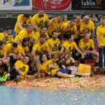 Piłkarze ręczni Vive Tauron Kielce świętują zdobycie Pucharu Polski / Krzysztof Bujnowicz / Radio Kielce
