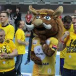 Piłkarze ręczni Vive Tauron Kielce świętują zdobycie Pucharu Polski / Krzysztof Bujnowicz / Radio Kielce