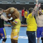 Piłkarze ręczni Vive Tauron Kielce świętują zdobycie Pucharu Polski / Krzysztof Bujnowicz / Radio Kielce