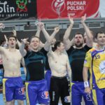 Piłkarze ręczni Vive Tauron Kielce świętują zdobycie Pucharu Polski / Krzysztof Bujnowicz / Radio Kielce