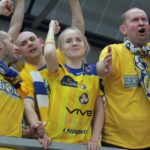 Piłkarze ręczni Vive Tauron Kielce świętują zdobycie Pucharu Polski / Krzysztof Bujnowicz / Radio Kielce