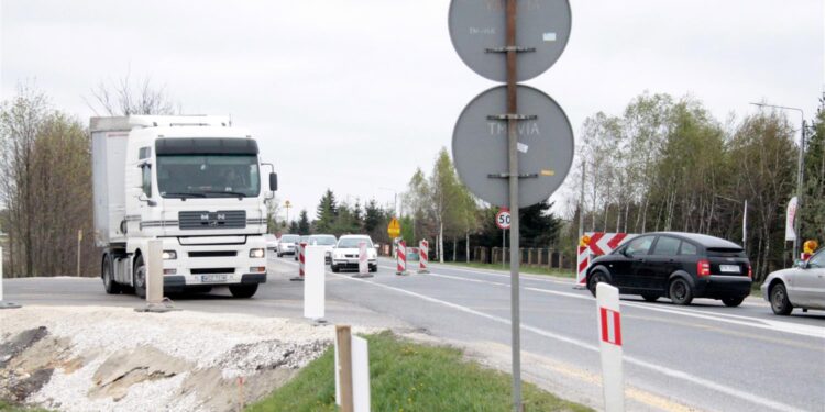 02.05.2017 Zmiana organizacji ruchu na drodze S7 w okolicach Szydłowca / Jakub Rożek / Radio Kielce