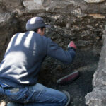 Szydłów. Odkrycia archeologów przy ruinach kościoła i szpitala świętego Ducha / Krzysztof Bujnowicz / Radio Kielce