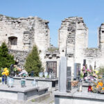 Szydłów. Odkrycia archeologów przy ruinach kościoła i szpitala świętego Ducha / Krzysztof Bujnowicz / Radio Kielce