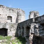 Szydłów. Odkrycia archeologów przy ruinach kościoła i szpitala świętego Ducha / Krzysztof Bujnowicz / Radio Kielce