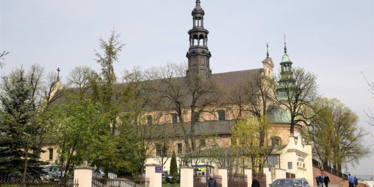 Bazylika Katedralna w Kielcach, katedra, ulica Jana Pawła II / Robert Felczak / Radio Kielce