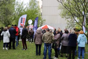 Kielce. Program „Interwencja” - mieszkańcy przeciwni wycince drzew / Krzysztof Bujnowicz / Radio Kielce