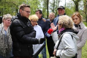 Kielce. Program „Interwencja” - mieszkańcy przeciwni wycince drzew / Krzysztof Bujnowicz / Radio Kielce