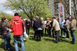 Kielce. Program „Interwencja” - mieszkańcy przeciwni wycince drzew / Krzysztof Bujnowicz / Radio Kielce