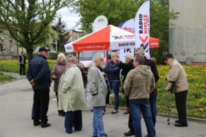 Kielce. Program „Interwencja” - mieszkańcy przeciwni wycince drzew / Krzysztof Bujnowicz / Radio Kielce