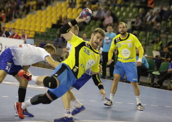 20.09.2016 Kielce. Mecz Vive Tauron Kielce - Stal Mielec. Julen Aginagalde. / Jarosław Kubalski / Radio Kielce