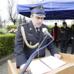 04.05.2017 Kielce. Rozpoczęcie obchodów Święta Strażaka. Uroczysta zmiana warty przed komendą na ul. Sandomierskiej. St. bryg. Sylwester Hamera. / Jarosław Kubalski / Radio Kielce