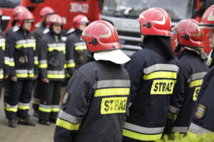 04.05.2017 Kielce. Rozpoczęcie obchodów Święta Strażaka. Uroczysta zmiana warty przed komendą na ul. Sandomierskiej. / Jarosław Kubalski / Radio Kielce