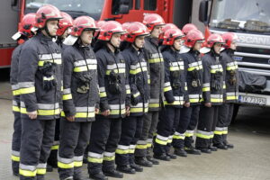 04.05.2017 Kielce. Rozpoczęcie obchodów Święta Strażaka. Uroczysta zmiana warty przed komendą na ul. Sandomierskiej. / Jarosław Kubalski / Radio Kielce